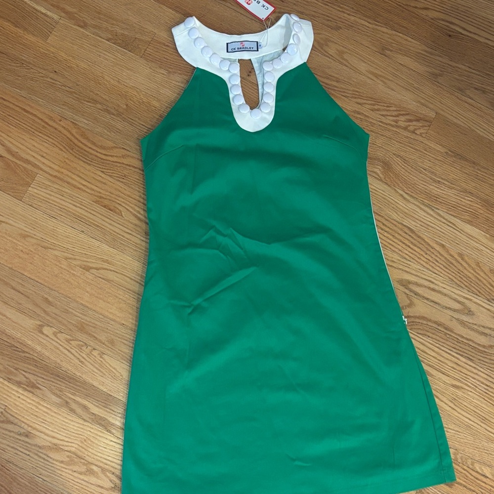 Green Sleeveless Dress with White Collar